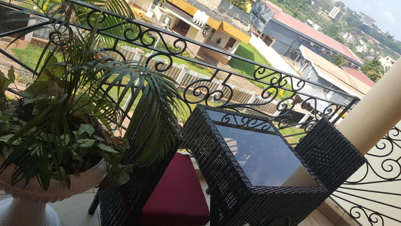Résidences hôtelières Micheline et Emile Yaoundé Exterior foto